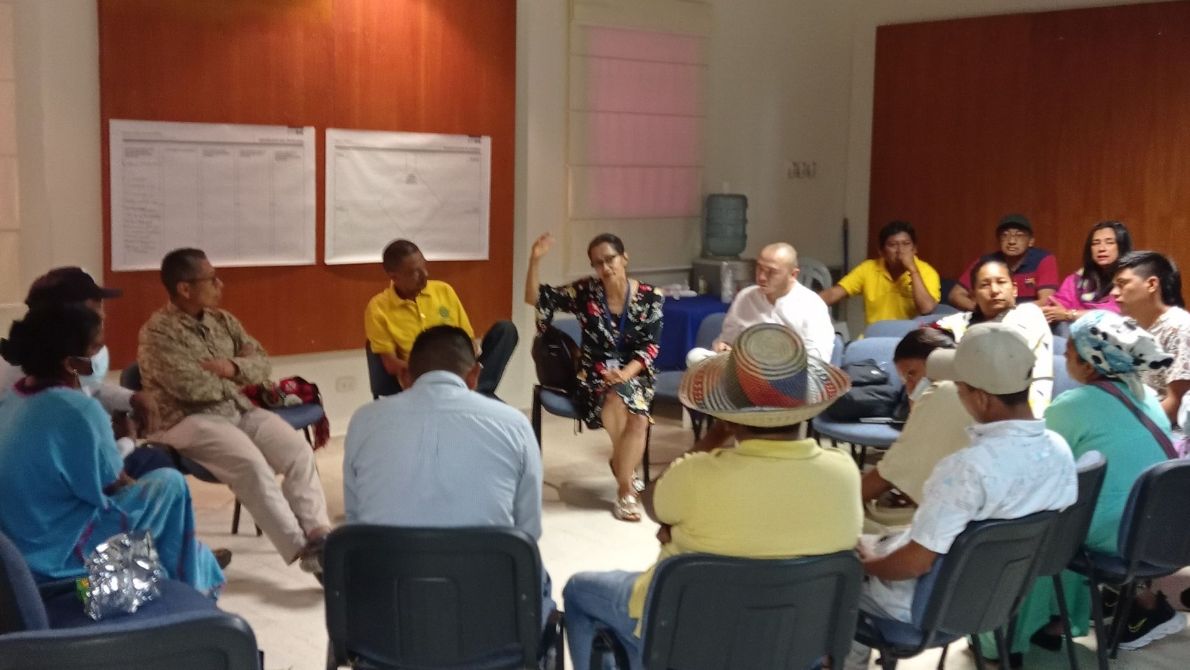 Foto reunión del proceso participativo política minera