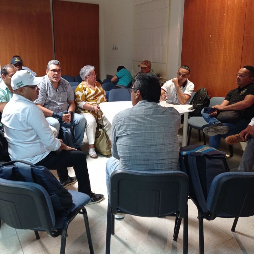 Foto reunión proceso participativo política minera